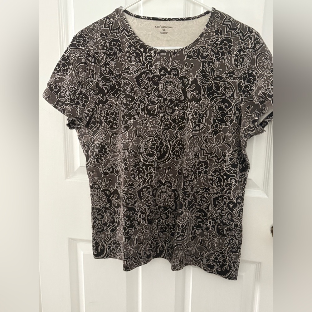 Croft & Barrow Brown and White Floral Short Sleeve Top
